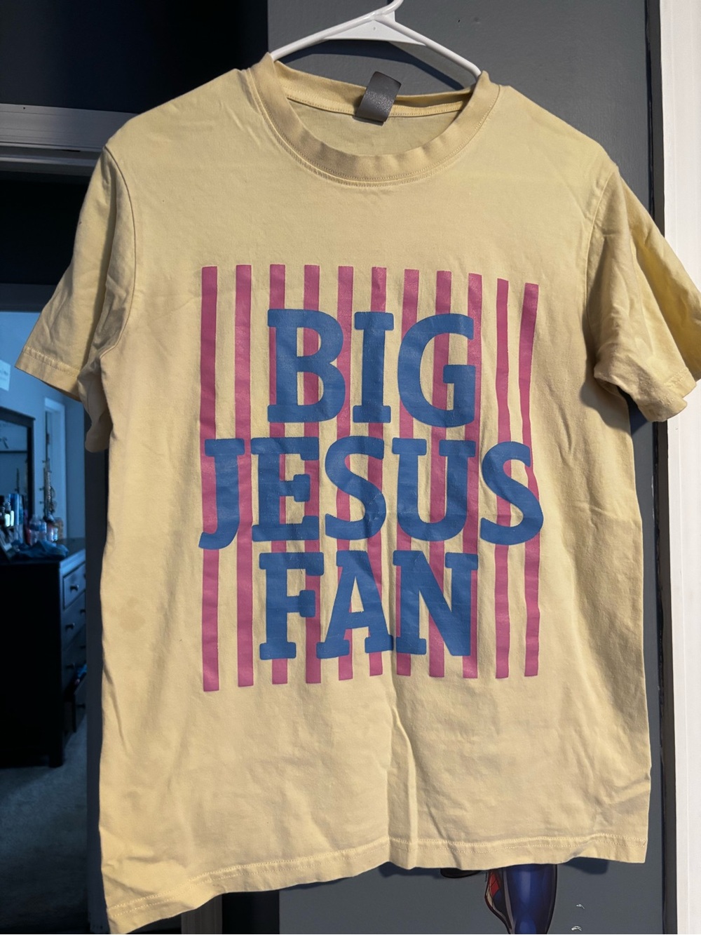 Big Jesus Fan Graphic Tee - Yellow
